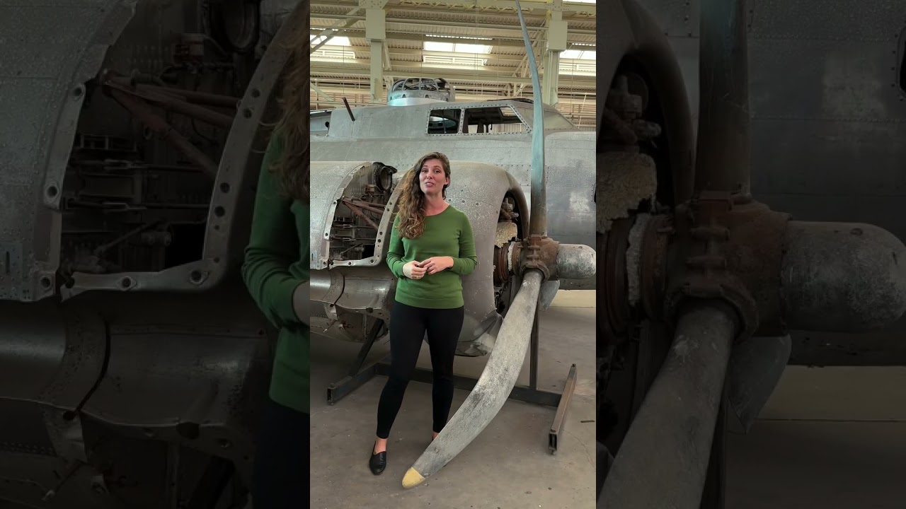 23 февраля 1942 года этот бомбардировщик B-17 «Летающая крепость» совершил аварийную посадку в бо...