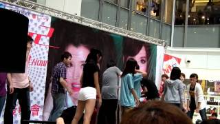 11-11-06 by2 台中新時代簽唱_歌迷齊跳《有沒有》3/3