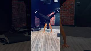 Handstand #calisthenics #fitness #gym #handstand #crossfit