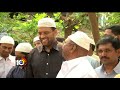 TDP leader celebrates in Kurnool after quitting NDA