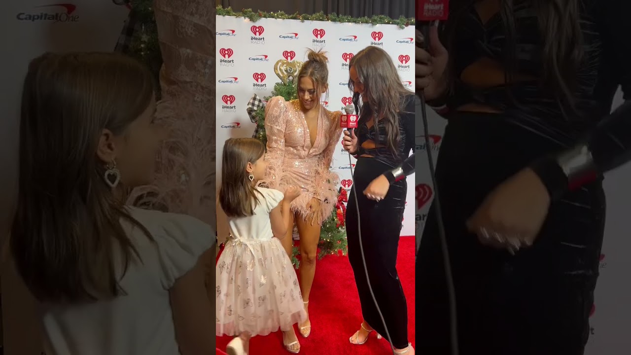 Obejrzyj Jana Kramer Brought A Special Date To NYC #iHeartJingleBall2022 w YouTube Obejrzyj Jana Kramer Brought A Special Date To NYC #iHeartJingleBall2022 w YouTube