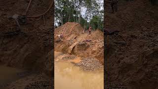 Filtering gold particles using a carpet mat🌊#GoldMining #GoldPanning #GoldRecovery #MiningLife