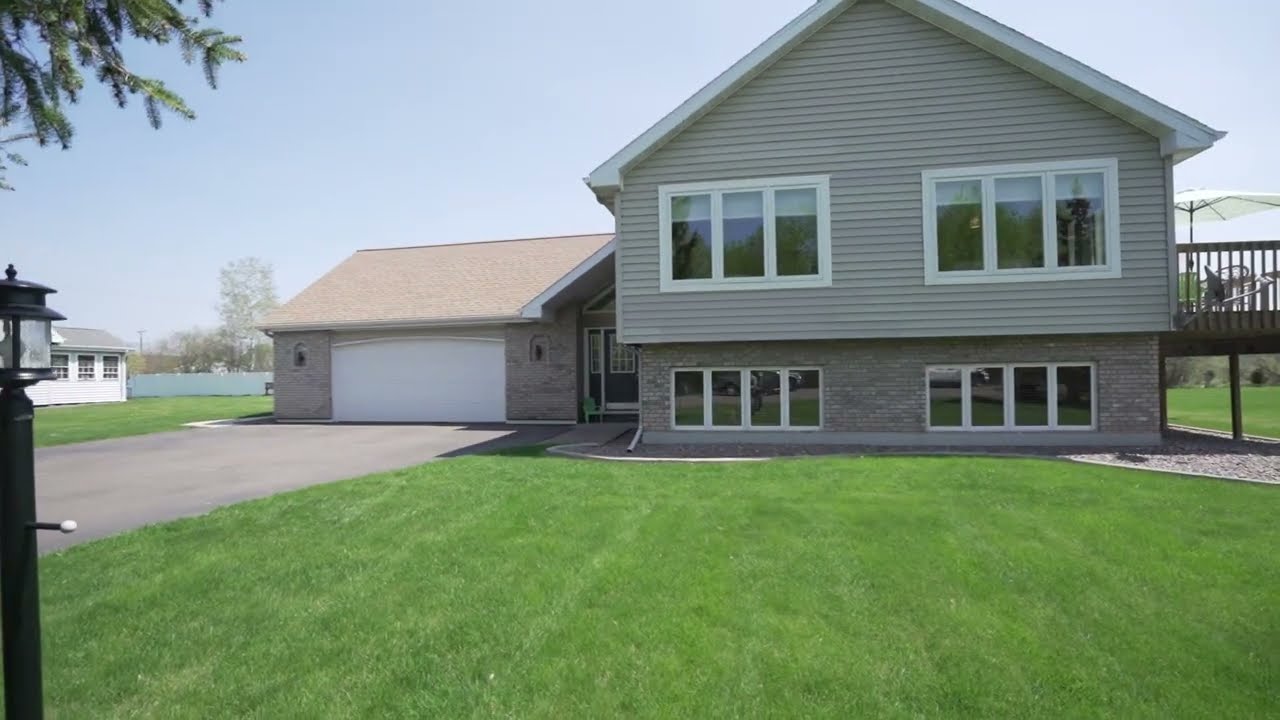 For Sale -   2808 Weeks Ave - Immaculate home on cul-de-sac in Superior