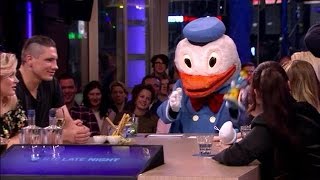 Jan-Jaap regelt de perfecte gesprekstafel voor Geert Wilders - RTL LATE NIGHT