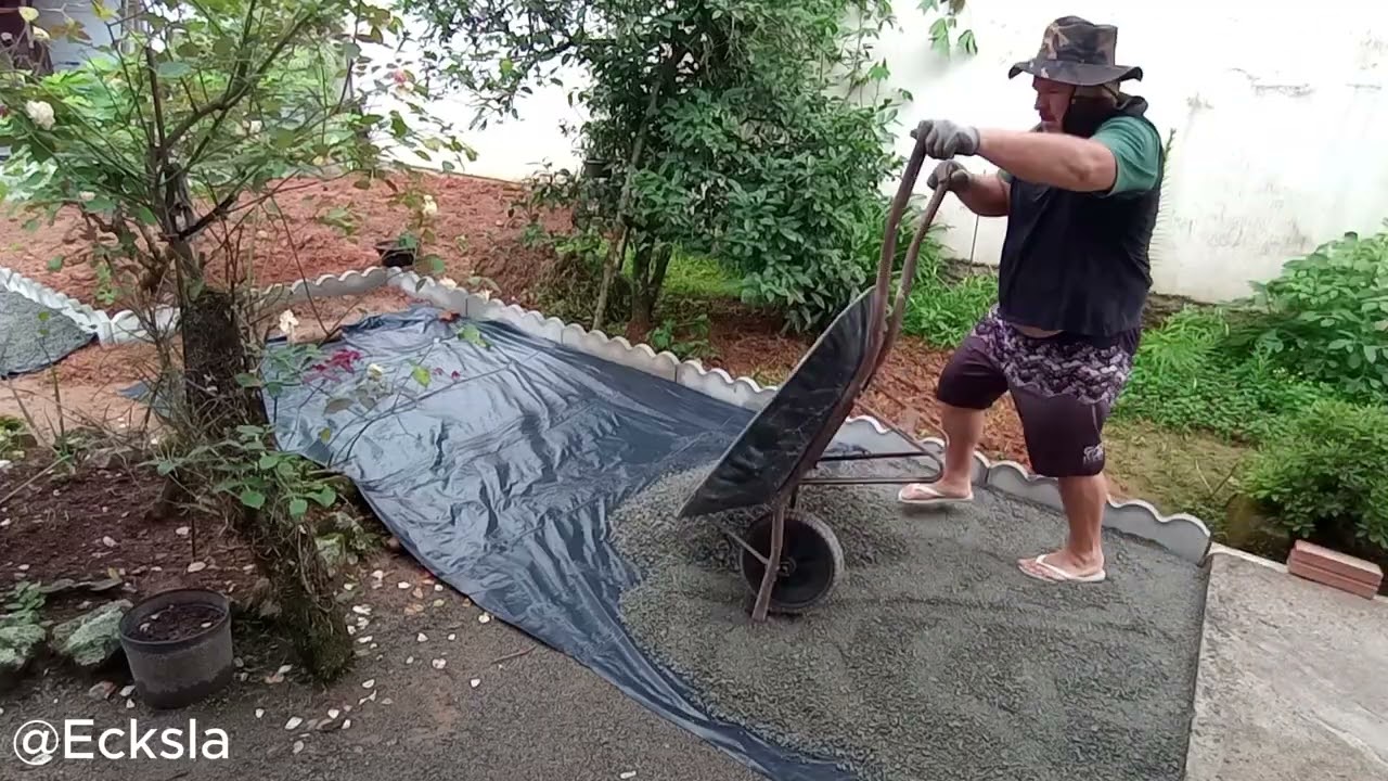 Video 06-11-2024 2 de 3 Reformando a área dos fundos da casa