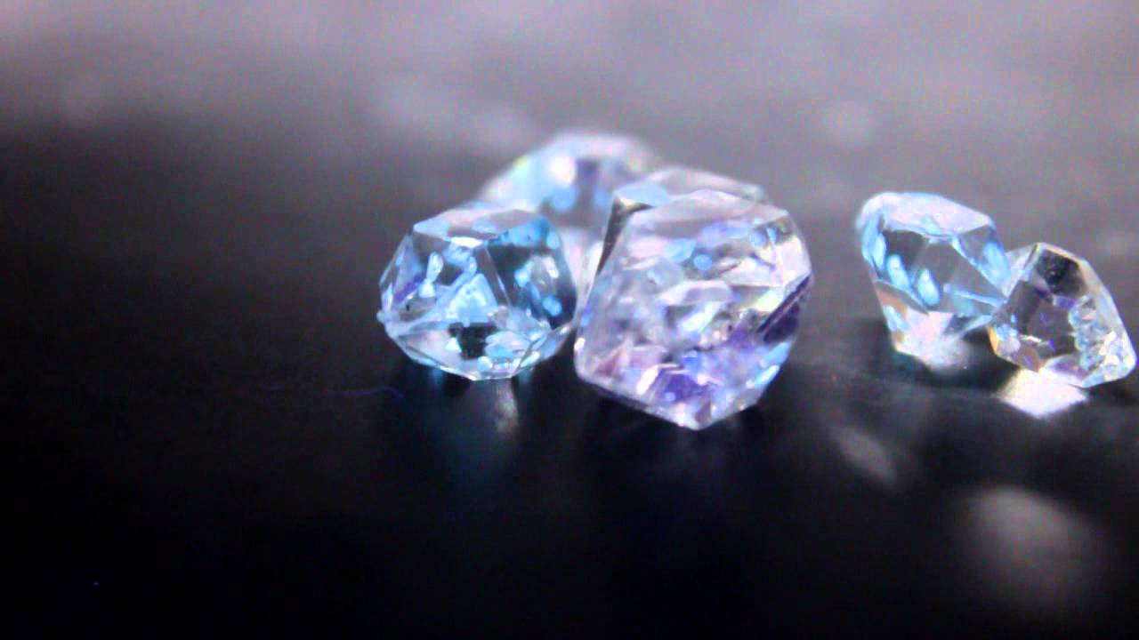 liquid mineral oil: inclusions in quartz crystals