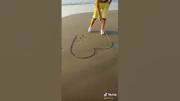 تصميم على حرف H 