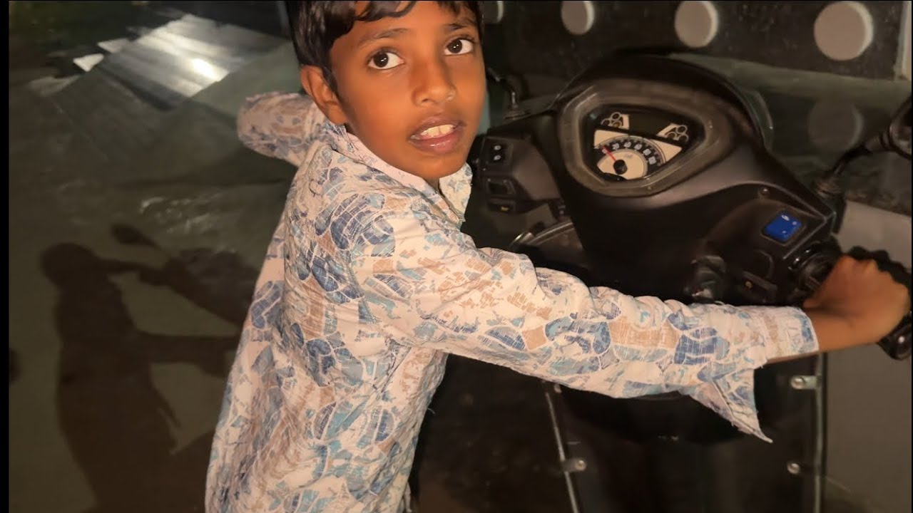 Ritesh ne gadi chalaliya🥰 badiya