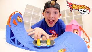 Father VS Son BEST FINGERBOARD TOY EVER / Hot Wheels Skate!