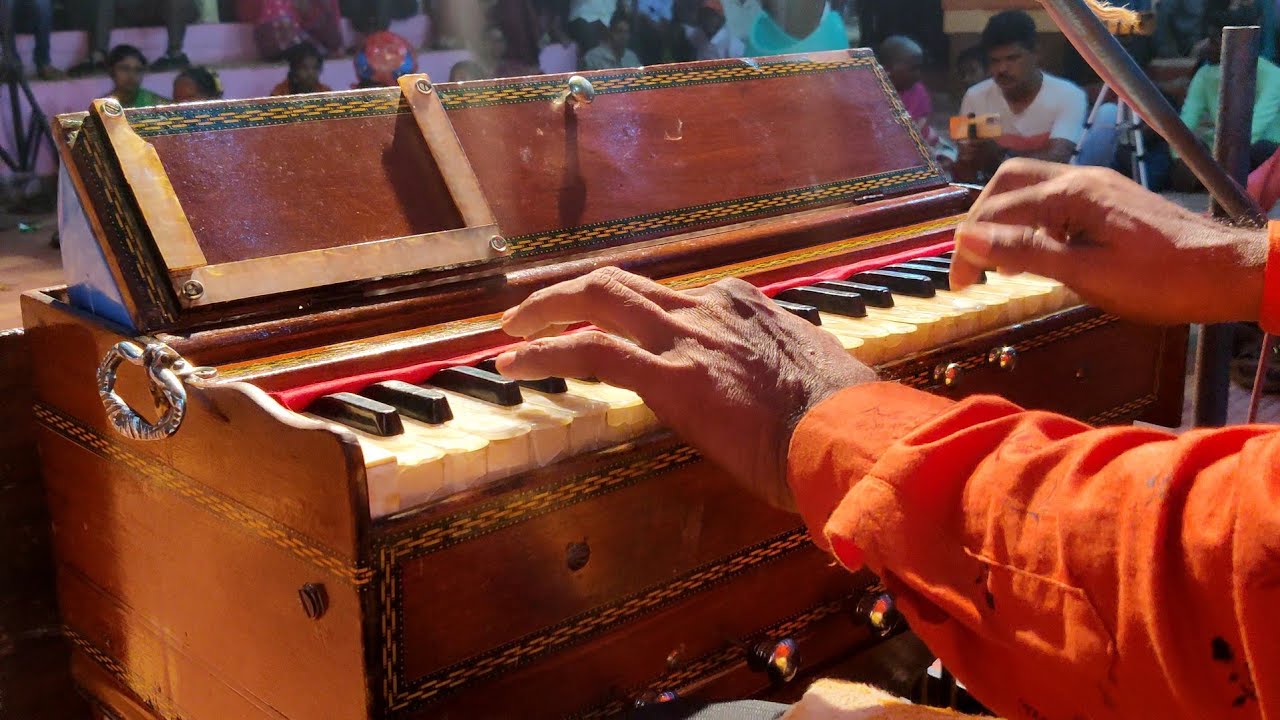 ठुमरीला जबरदस्त संगीत-साथ_पार्सेकर पारंपारिक दशावतार नाट्यमंडळ, उभादांडा-वेंगुर्ले_