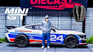 Nuevo Unboxing Mini GT Ford Mustang Dark Horse #24 Ford Performance Racing School