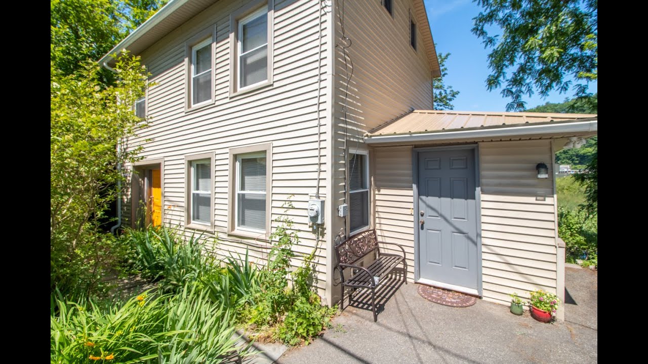 193 New Salem Rd , Kingston Colleen Bicknese of Berkshire Hathaway HomeServices Hudson Valley