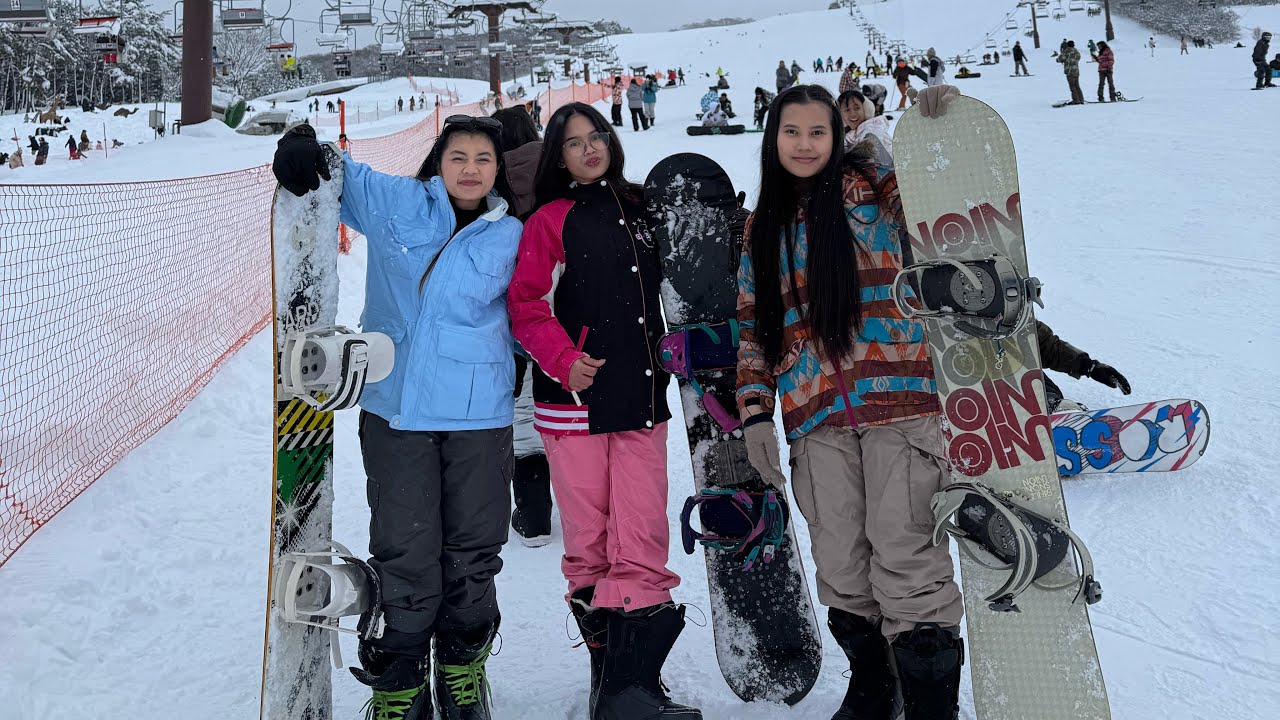 MAIN SALJU SEHARIAN DI SHIRAKAWA GO GIFU