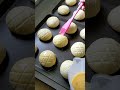 Baking Melon Pan | メロンパンを焼く | 療癒刷蛋液與烘烤日常 #菠蘿麵包 #MelonPan #メロンパン