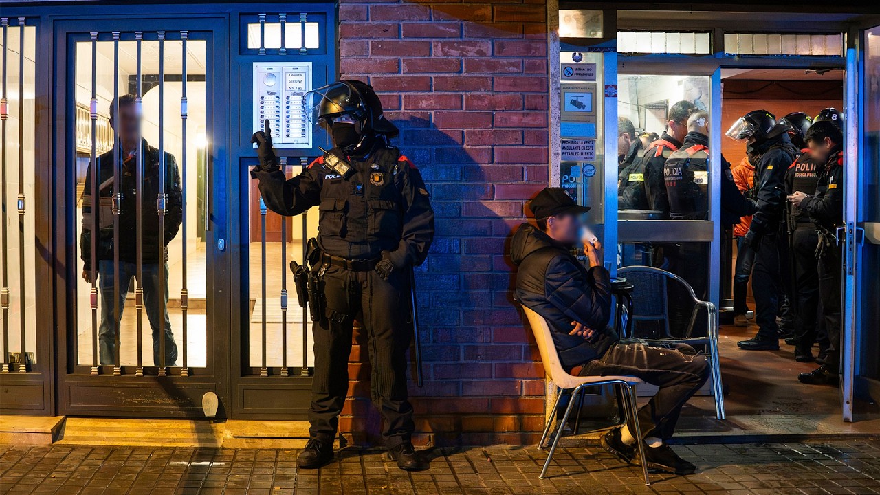 🚓🚨 Operativo sorpresa, así intervienen los MOSSOS en zonas de ocio de GRANOLLERS 😮