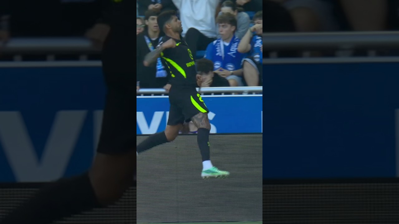 La asistencia de Álex Baena o el gol del Cuti 🫣