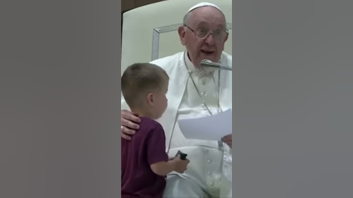 SIMPATICO IMPREVISTO PAPA FRANCESCO: BAMBINO all’UDIENZA GENERALE