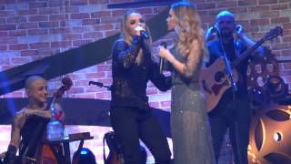 Sandy canta com Thaeme Marioto..