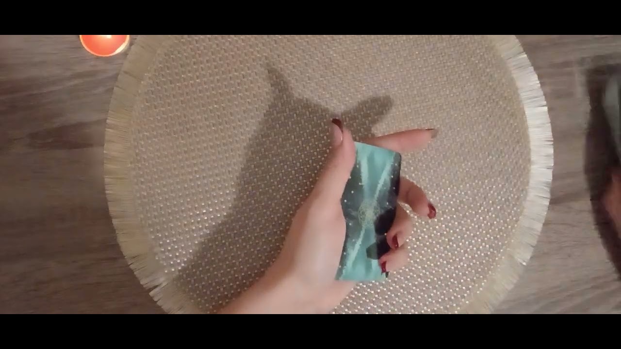 Мъжа и жената един към друг,в мислите и чувствата си според Таро.  КОНТАКТ :worldtaro3@gmail.com