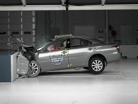 2002 Lexus ES 300 moderate overlap IIHS crash test