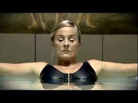 Woman farts in pool!!