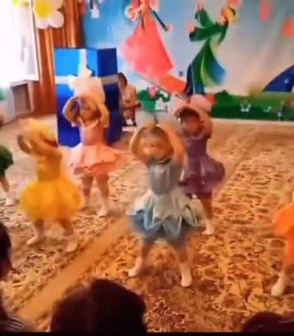 дети жёстко танцуют под песню - YouTube