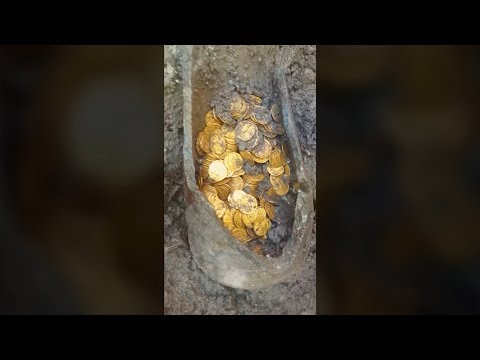 Vidéo: Pièces De Monnaie Romaines Anciennes Trouvées Dans Le Sous-sol Du Théâtre à Côme