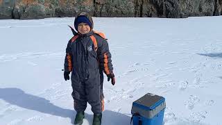 видео: Зимняя рыбалка на хариуса в Саянах, 180км шестером на одном буране. -30° картинка: Зимняя рыбалка на хариуса в Саянах, 180км шестером на одном буране. -30°