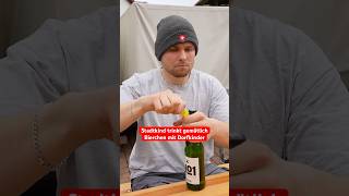 Stadtkind Trinkt Gemütlich Bierchen Mit Dorfkinder Nikolaj