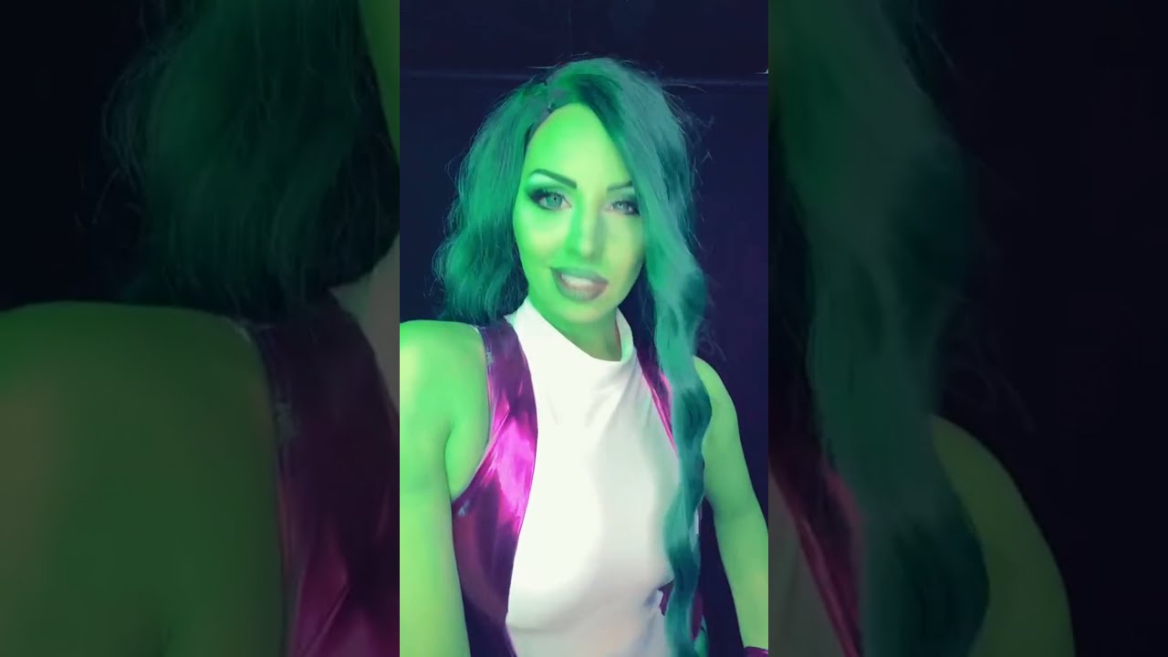She Hulk... somethin about wearing green today? 💚 #shehulk #jenniferwalters #hulk #hulksmash #marvel