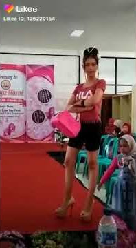 Hal yang memalukan,fashion show pake sepatu jinjit mau jatuh,lucu bikin ngakak🤣🤣