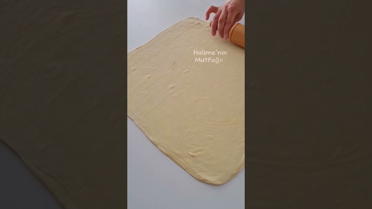 BÖREKLERİNİZİ BU ŞEKİLDE YAPIN❗️HEM PRATİK HEM ÇITIR. #börek #shortsvideo #keşfet