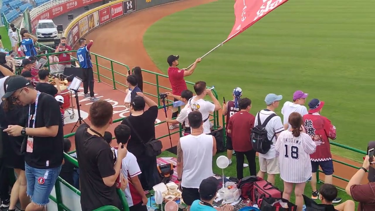 Yokoso趴，小號大鼓傳統應援，暴力猿大旗飄揚