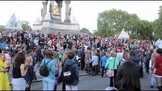 TOBUSCUS LONDON GATHERING RIOTS!