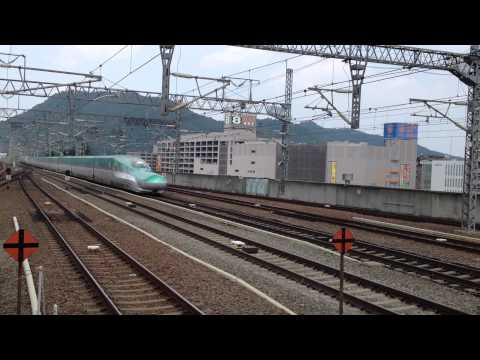 東北新幹線 E5系「はやて」＋E3系「こまち」上り　福島駅を通過