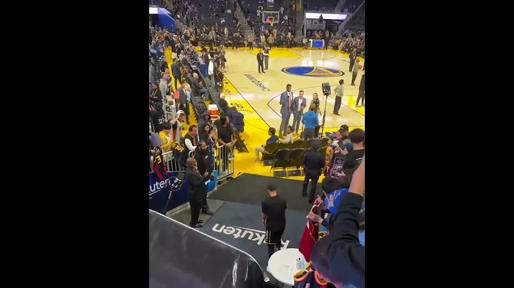 Steph Curry with a full court trick shot from the tunnel, HE CAN'T MISS! 🔥..