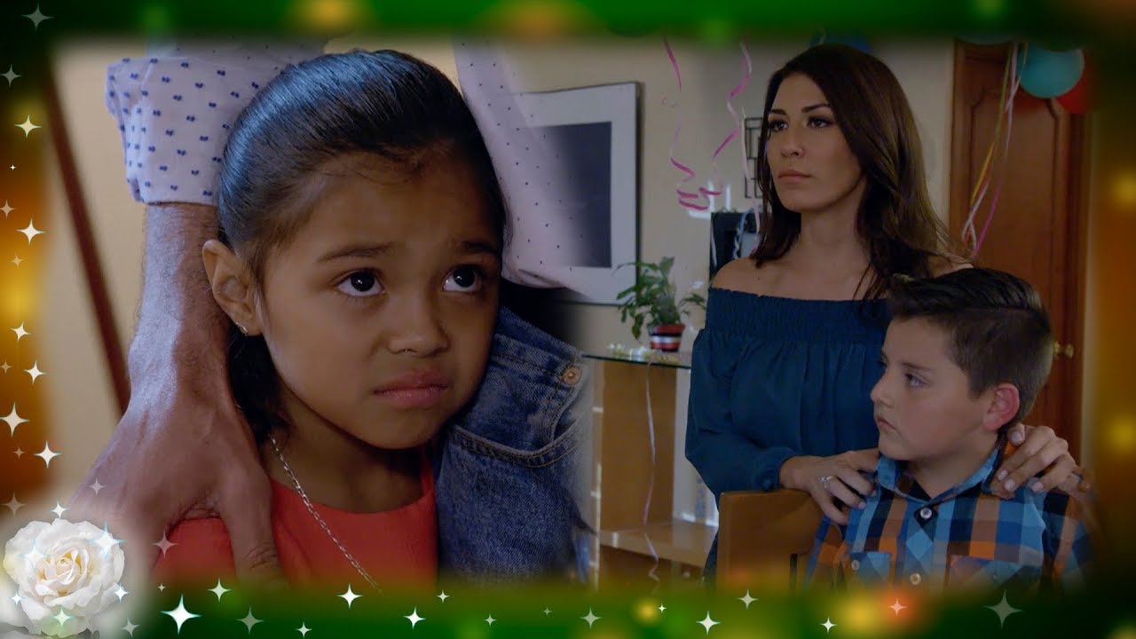 La Rosa de Guadalupe: ¡Mireya no quiere a su hija por ser morena!  Mirada de hija