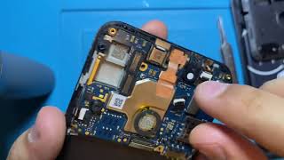 How to disassemble Moto E6 Plus