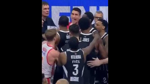 Επεισόδιο Μπαρτζώκα και Τζόουνς στο Παρτίζαν - Ολυμπιακός