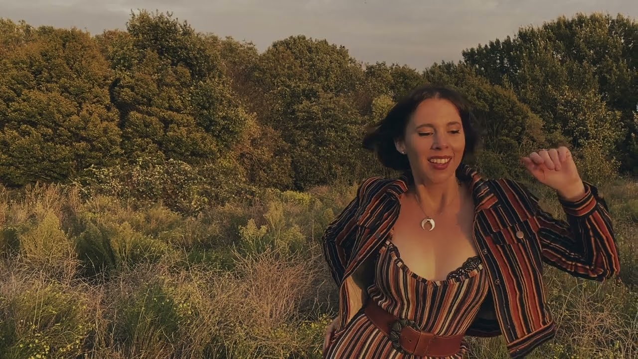 Georgia van Etten - I'd Like To Be [Official Music Video]