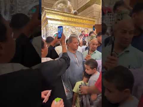 الكل بيدعي بخشوع إقبال كبير من المريدين على مقام السيدة زينب بعد صلاة الجمعة