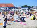 Badespass und Strandleben vor dem Casino Travemünde - YouTube