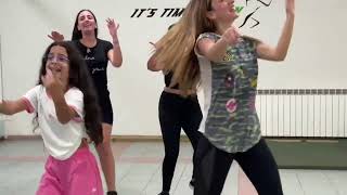 Zumbaholics Team Dances On Tani Enta Tani