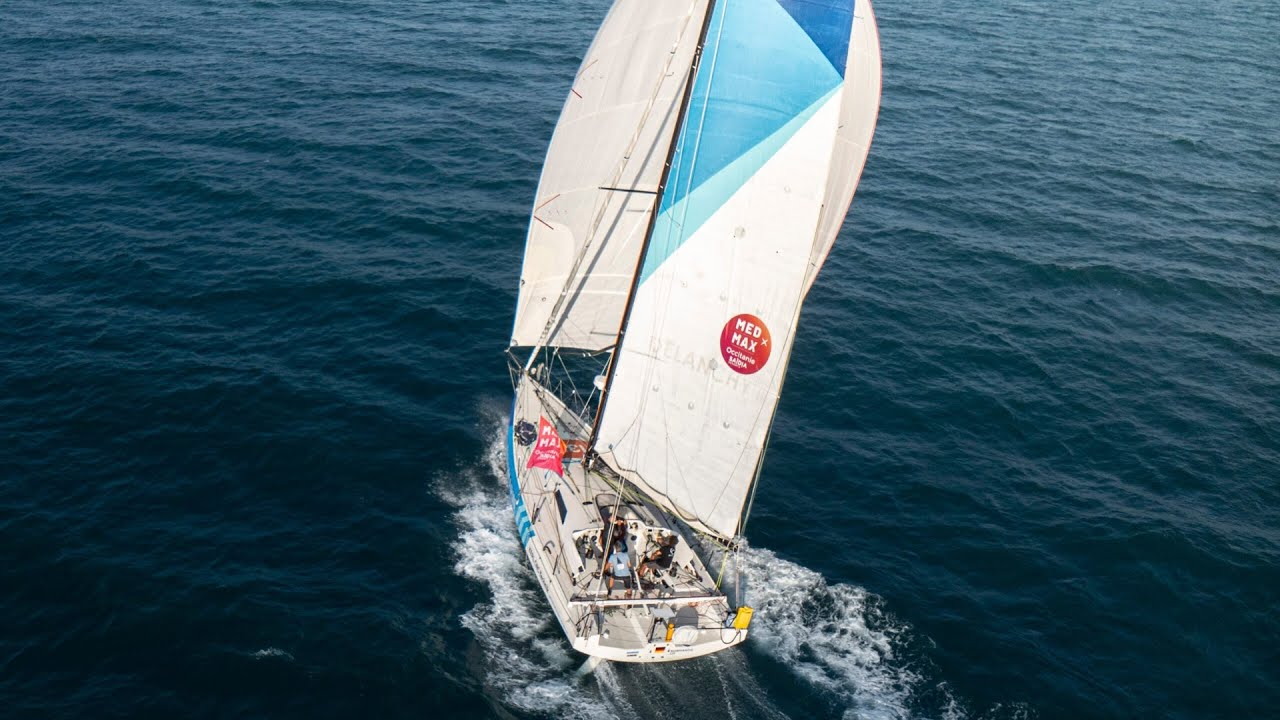 ⁣Boat Refit Behind the Scenes: How the Sailing Community (and a Class40 Racer) Make It Possible
