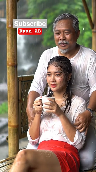 Pasangan Suami Istri Sedang Duduk Di Saung Sambil Minum Kopi Di Saat Hujan Deras‼️#shorts #rain