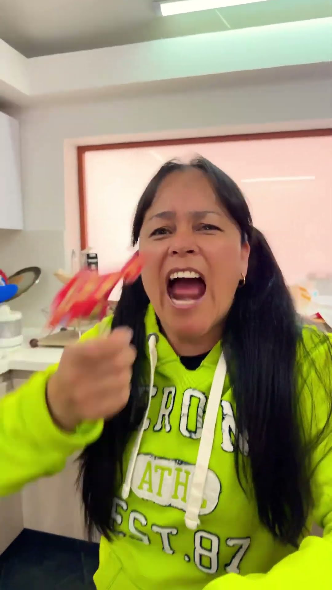 Sigan en peleas y verán no les traerá nada santa calus #comedia #humor #comedy #risa #acting #shorts