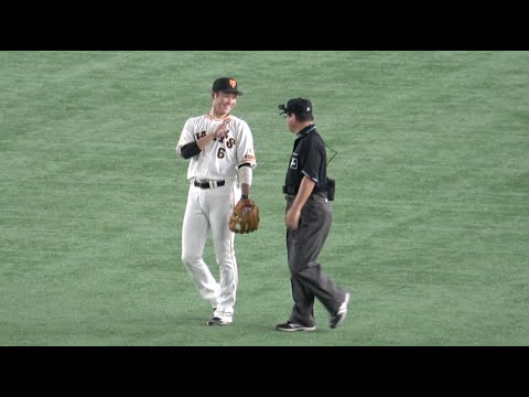 坂本勇人が審判のカメラに向かって満面の笑みで映り込む！
