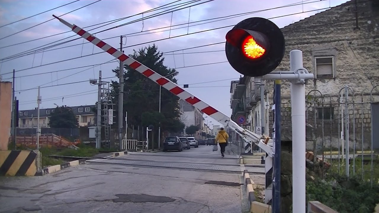Spoorwegovergang Santa Maria Capua Vetere (I) // Railroad crossing // Passaggio a livello