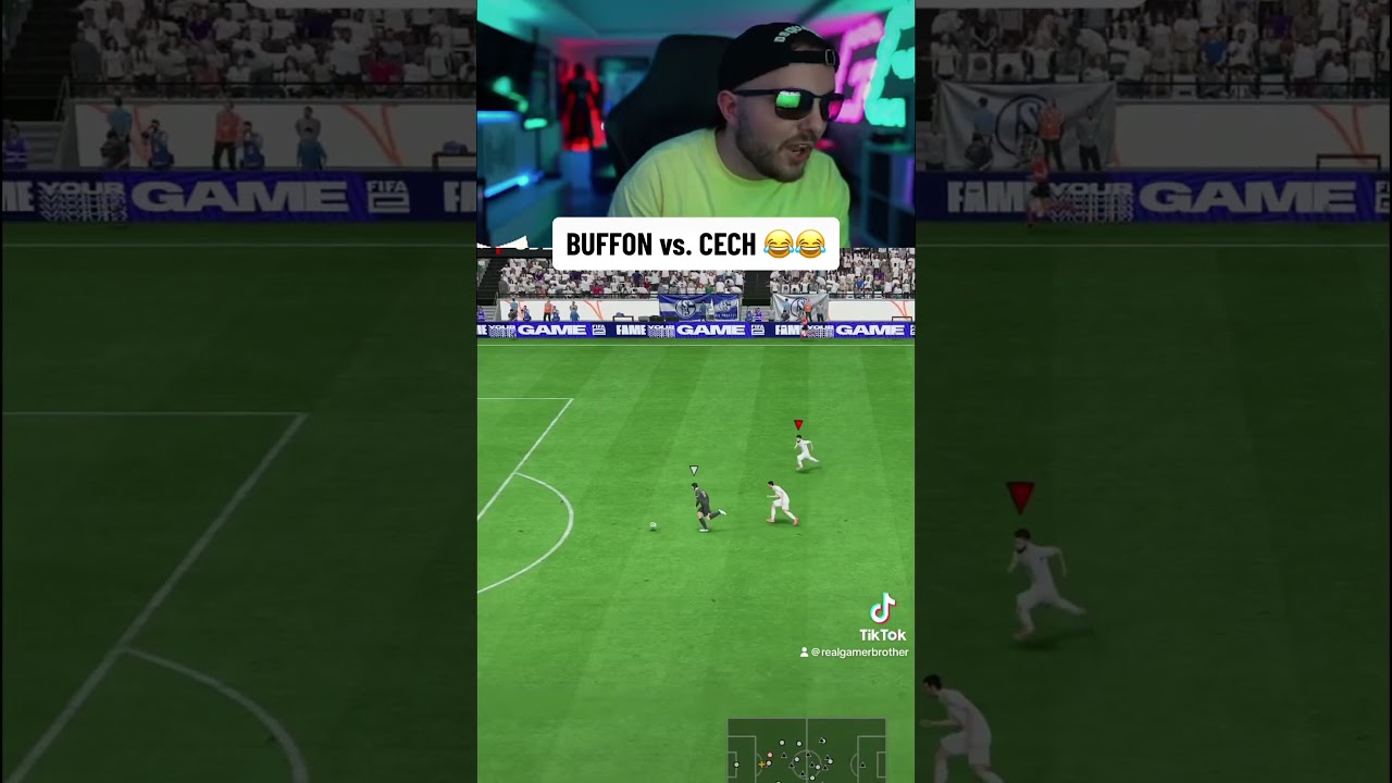 Buffon gegen Cech im Zweikampf 😂😂😂 
