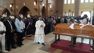Procession Des Évêques. Obsèques De Mgr Bulamatari
